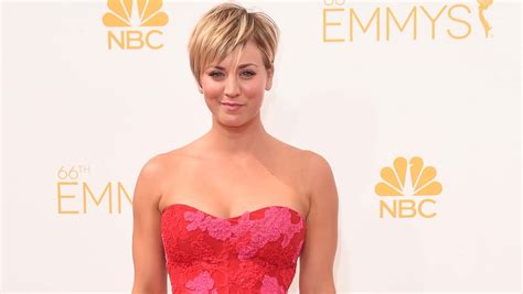 The Big Band Theory actress shares outfit in Instagram post. Kaley Cuoco-Sweeting 's summer bod is looking toned a sexy as she rocks a bikini top and swimsuit pants. She's looking at her abs, and ...
